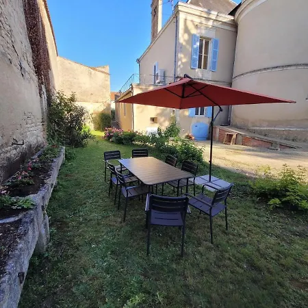 Apartament De Charme Dans Maison De Maitre Surgères